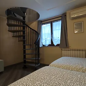Aleph With Private Parking, Next Train Station Apartment